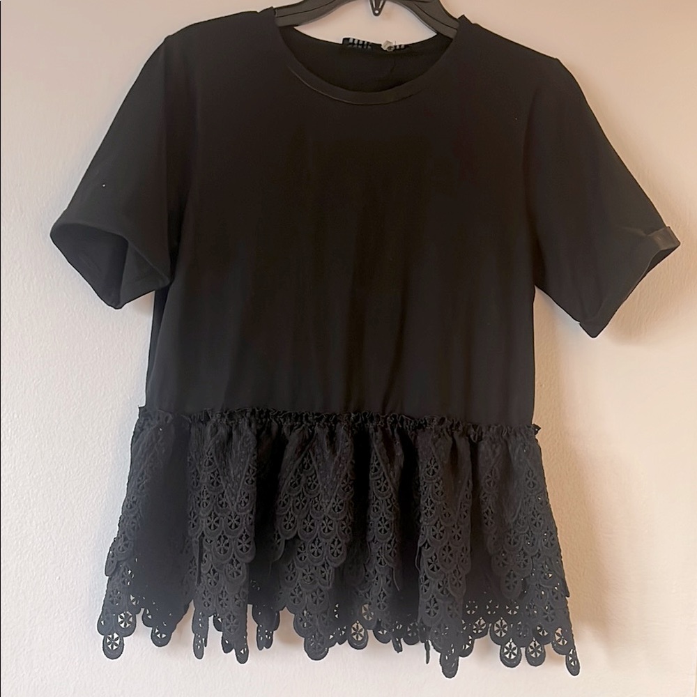 Black lace hem peplum women’s top in size Medium